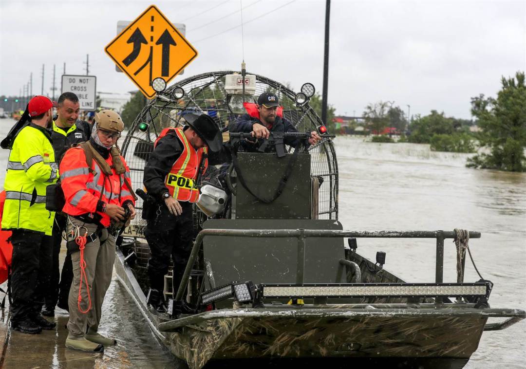 hurricane-harvey-uniformed-police